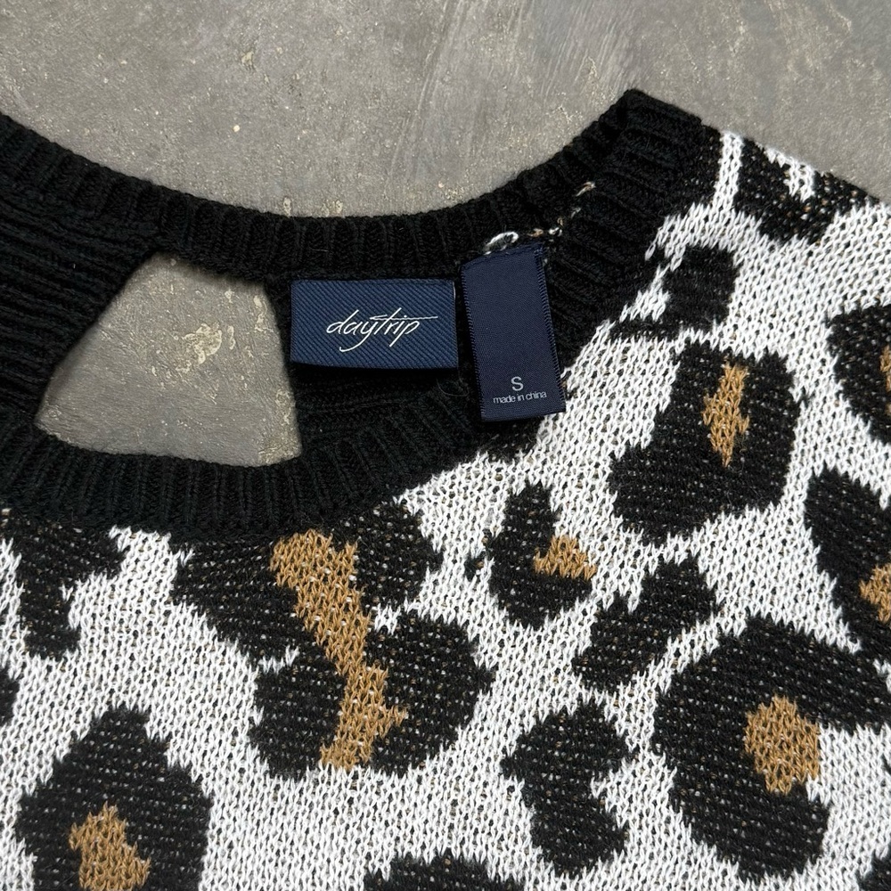 Daytrip Leopard Open Back Knit Sweater Cutout - Picture 3 of 8